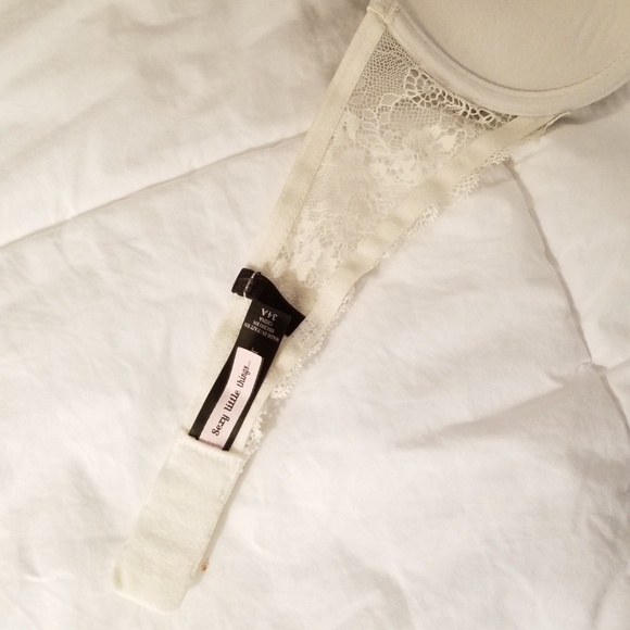 Victoria's Secret Bombshell Multi Wear Lacey Bra - Picture 6 of 7